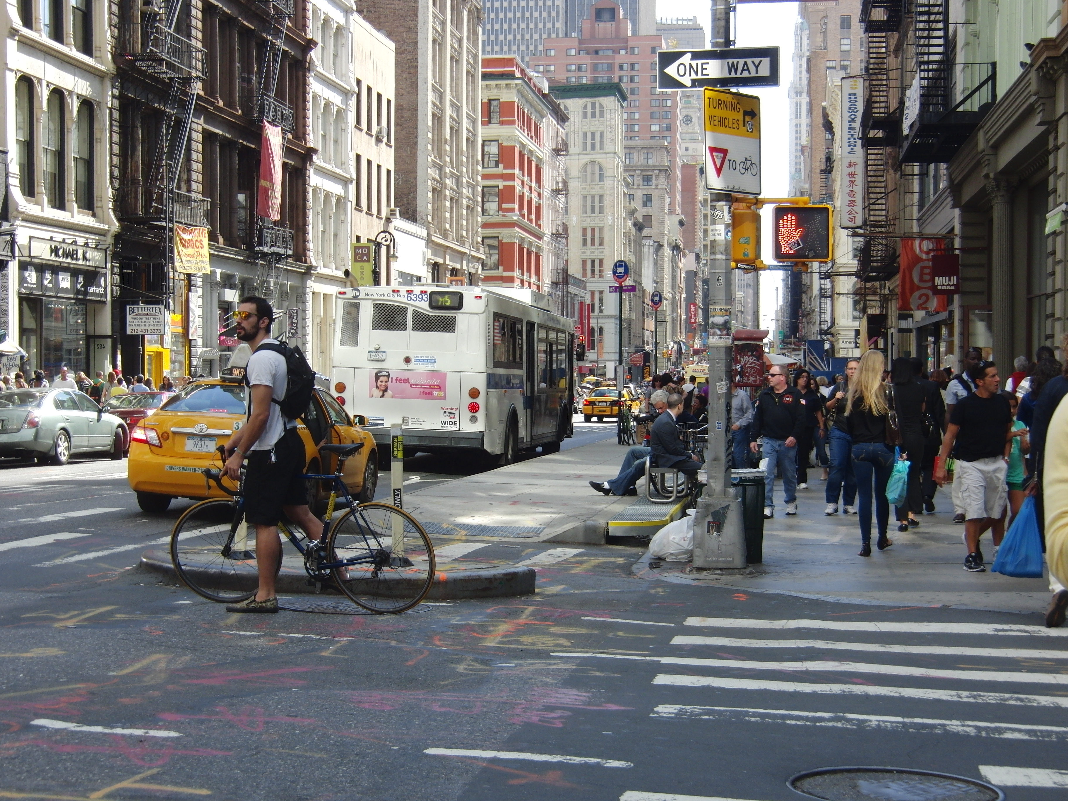 Side-sidewalks in New York City | Sidewalk City